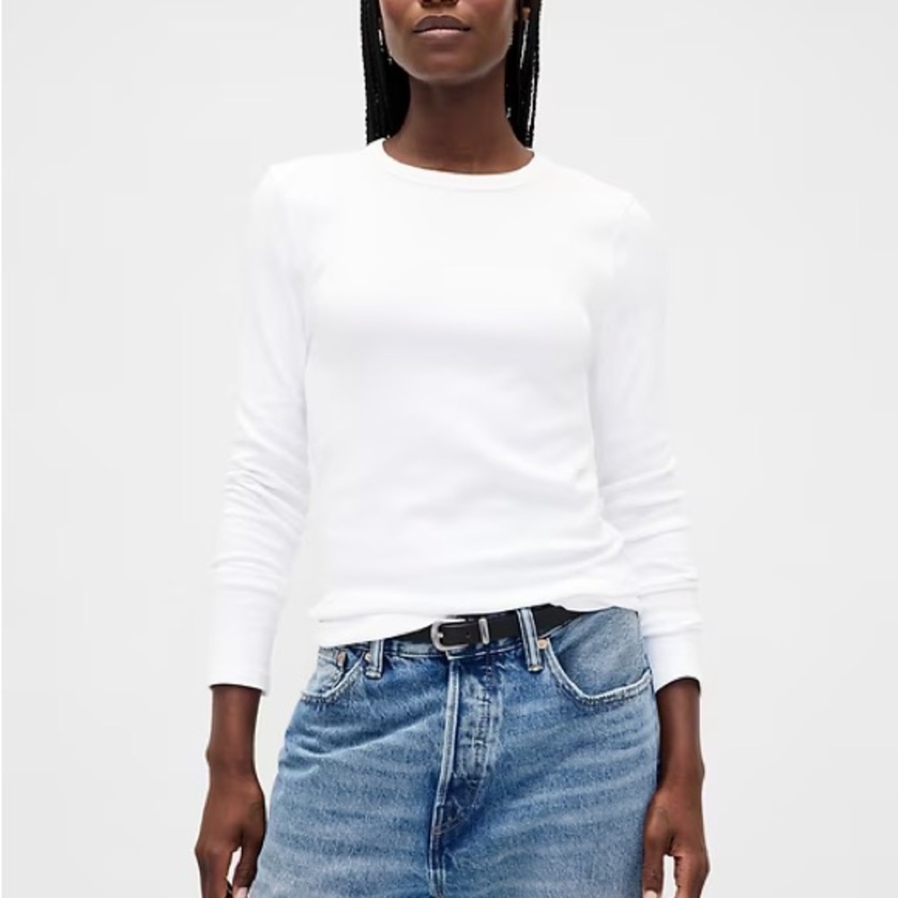 NWT Gap Modern Crewneck T-Shirt in Fresh White - Small
